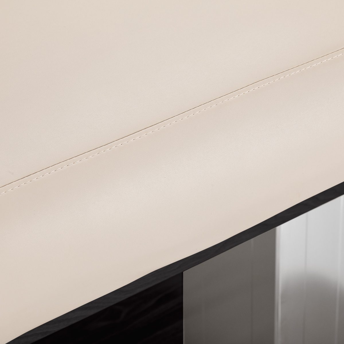 SPA-hoitopöytä Sillon Comfort, kermanvaalea, musta jalusta SPA-hoitopöytä Sillon Comfort, kermanvaalea, musta jalusta