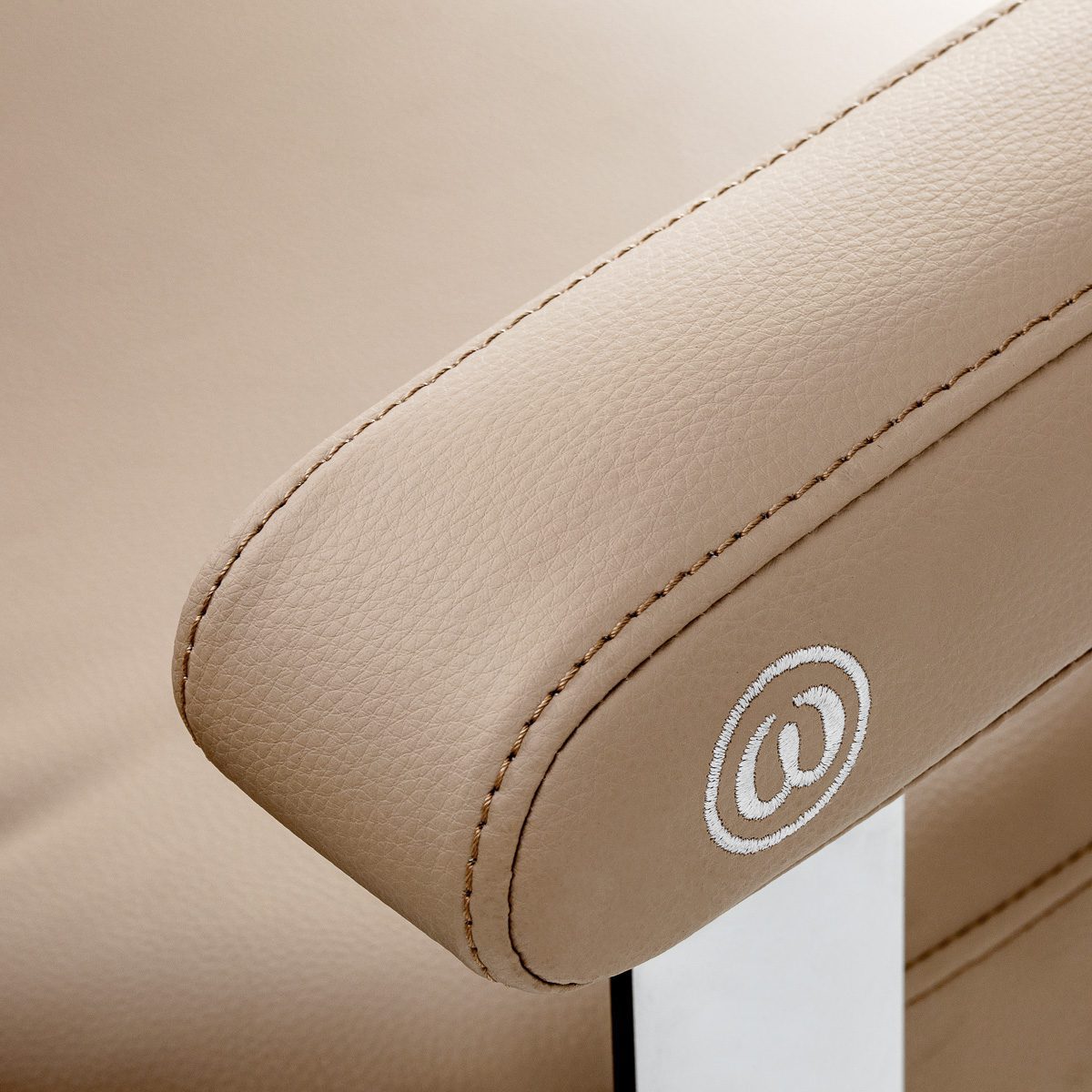 Omega Astra Plus kampaamotuoli, beige Omega Astra Plus kampaamotuoli, beige